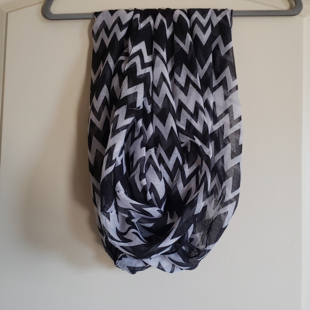 Scarfs - Picture 3 of 3